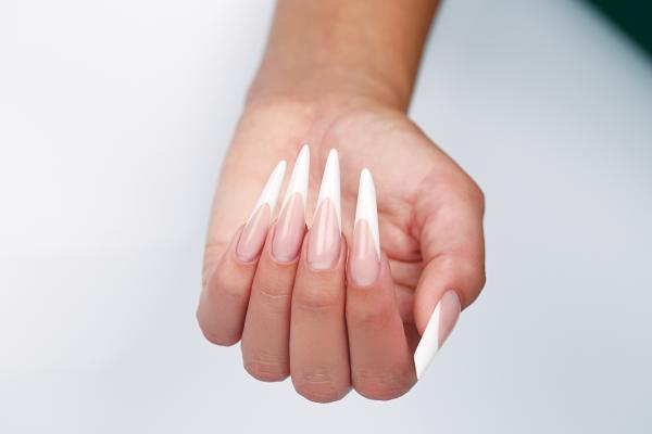 ÚJ! MARILYN, STILETTO, GÓTIKUS ÉS OROSZ MANDULA – EXTRÉM, DE HORDHATÓ KÖRÖMFORMÁK: PORCELÁNBÓL